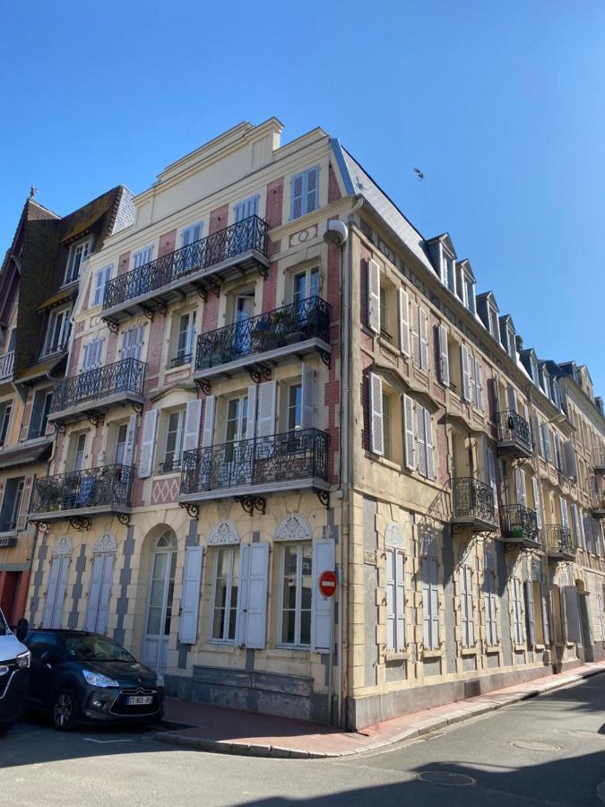 Апартаменты Le Petit Flaubert Трувиль-сюр-Мер Экстерьер фото